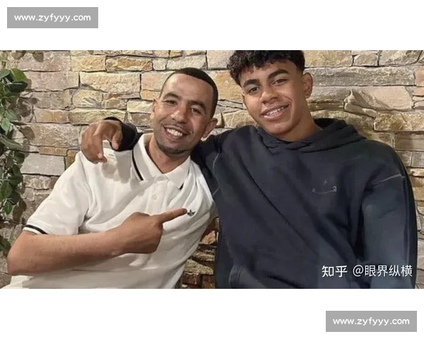 父爱如山!亚马尔父亲 39 岁生日晒合影:10 号传承,儿子未来可期 父爱如山!亚马尔父亲 39 岁生日晒合影:10 号传承,儿子未来可期