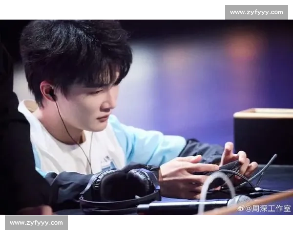 周深 “爽歪哥” 进化史！万人合唱时结燃爆荣耀中国节